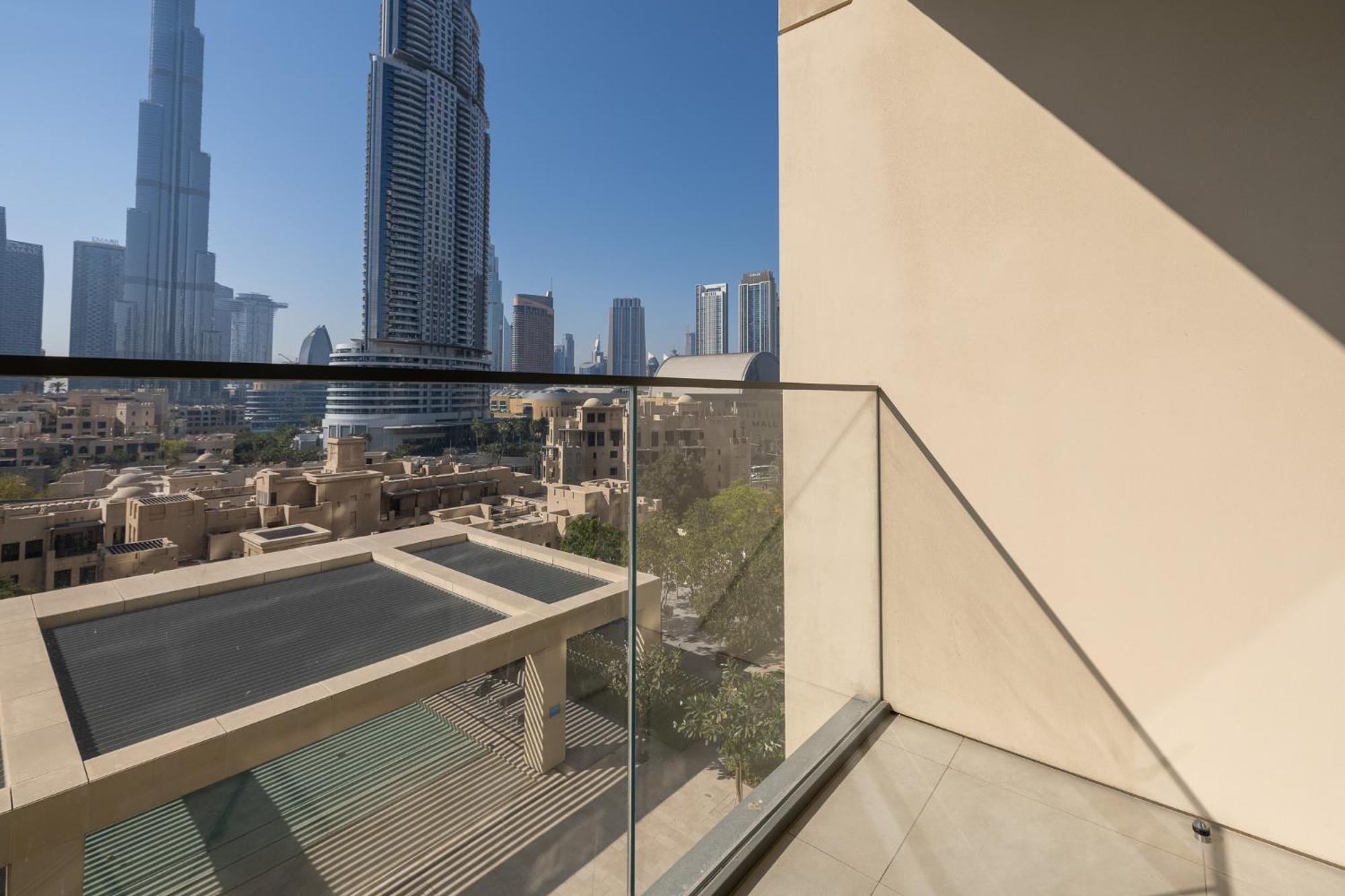 Premium 2br Burj Khalifa Views Burj Royale Apartment Dubai