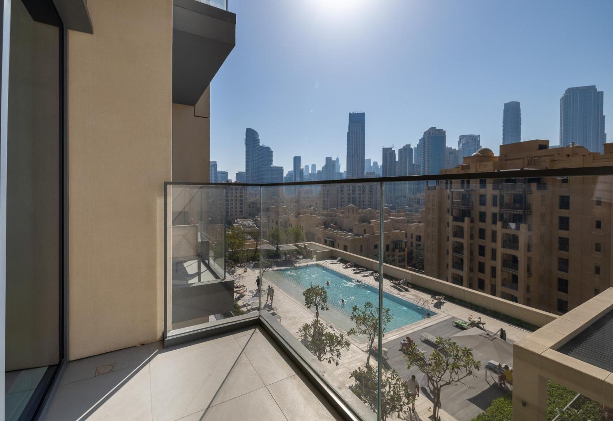 Premium 2br Burj Khalifa Views Burj Royale Apartment Dubai